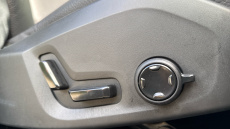 Volvo XC60 2.0 B4D Plus Dark 5dr AWD Geartronic Diesel Estate